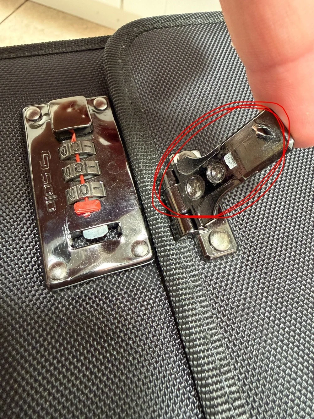 solo one latches